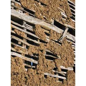 Mur de terre charpenté