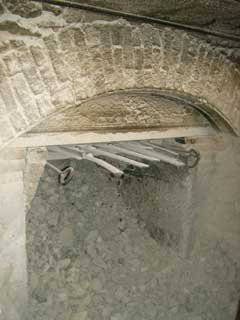 le bas du four à chaux le bas du four à chaux