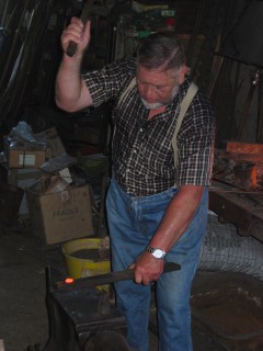 forgeron au travail