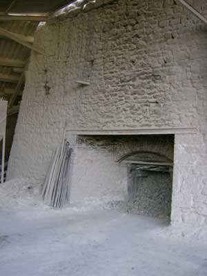 le four à chaux d'Ebreuil le four à chaux d'Ebreuil